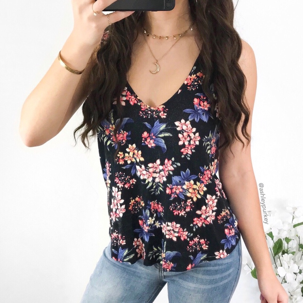 🌸4 for $10🌸 black pink floral v-neck flowy tank top - Picture 1 of 4